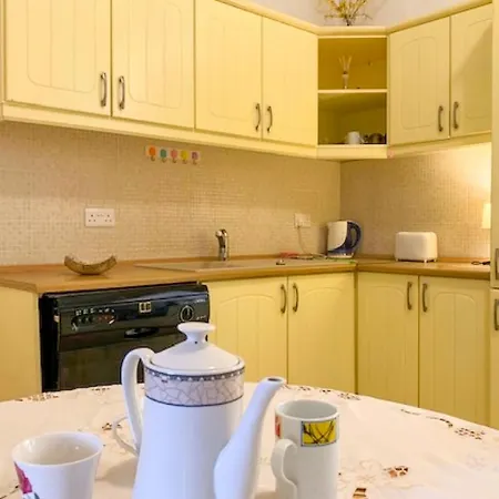 Bougainvillea Breeze & Marina View - Happy Cospicua