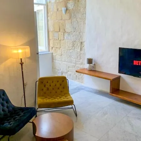 Bougainvillea Breeze & Marina View - Happy 別荘 Cospicua