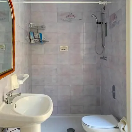 Bougainvillea Breeze & Marina View - Happy Cospicua