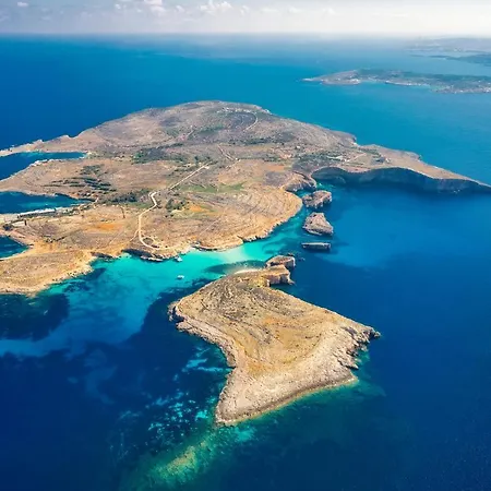 Bougainvillea Breeze & Marina View - Happy 別荘