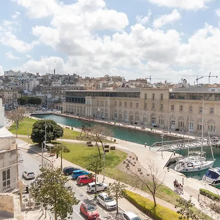 Bougainvillea Breeze & Marina View - Happy Cospicua