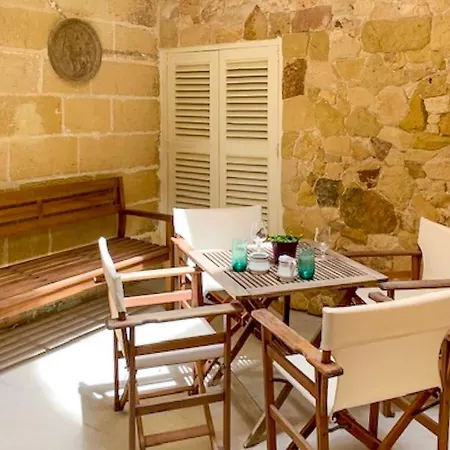 Bougainvillea Breeze & Marina View - Happy * Cospicua