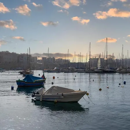 بيت للعطل Bougainvillea Breeze & Marina View - Happy *