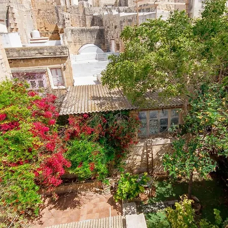 Bougainvillea Breeze & Marina View - Happy * Cospicua