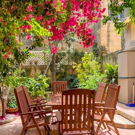 Bougainvillea Breeze & Marina View - Happy Semesterbostad Cospicua