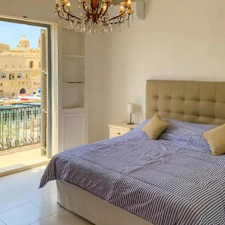 Bougainvillea Breeze & Marina View - Happy