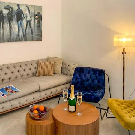 Bougainvillea Breeze & Marina View - Happy * Cospicua