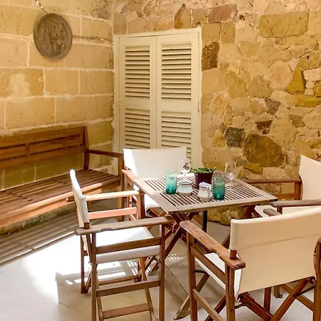 Bougainvillea Breeze & Marina View - Happy Ferienhaus Cospicua