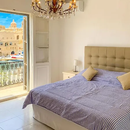 Bougainvillea Breeze & Marina View - Happy Cospicua