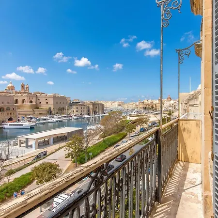 Bougainvillea Breeze & Marina View - Happy * Cospicua