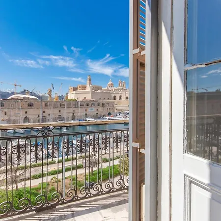 Bougainvillea Breeze & Marina View - Happy Semesterbostad Cospicua