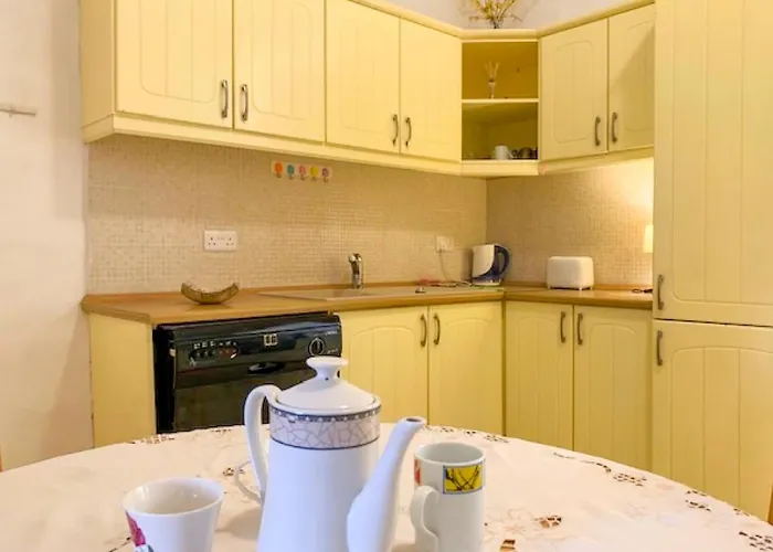 Bougainvillea Breeze & Marina View - Happy Cospicua