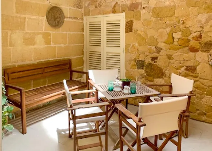 Bougainvillea Breeze & Marina View - Happy * Cospicua