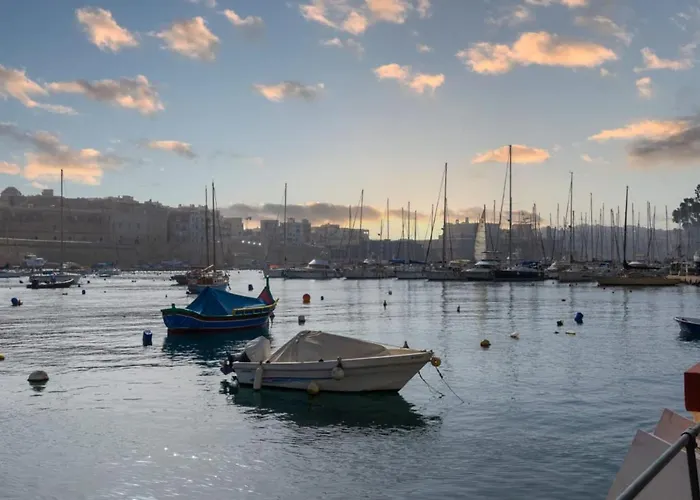 Дом отдыха Bougainvillea Breeze & Marina View - Happy *