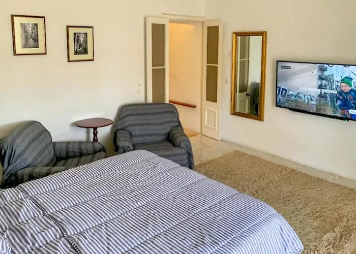 Bougainvillea Breeze & Marina View - Happy * Cospicua