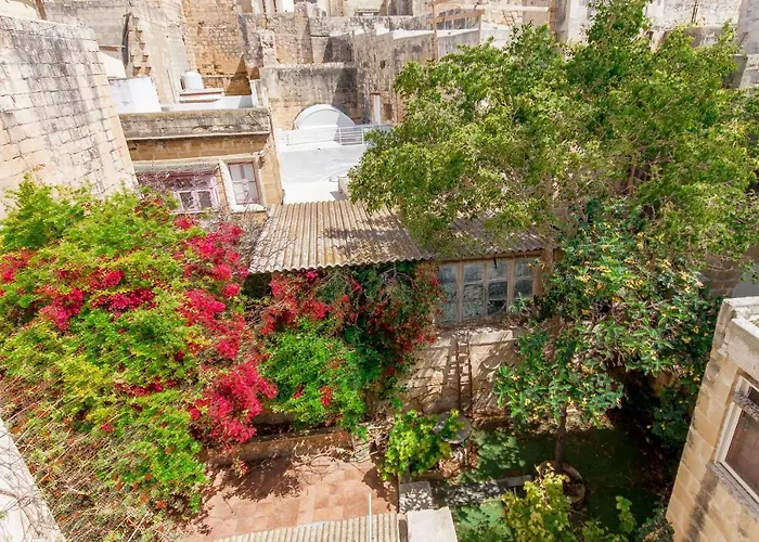 Bougainvillea Breeze & Marina View - Happy * Cospicua