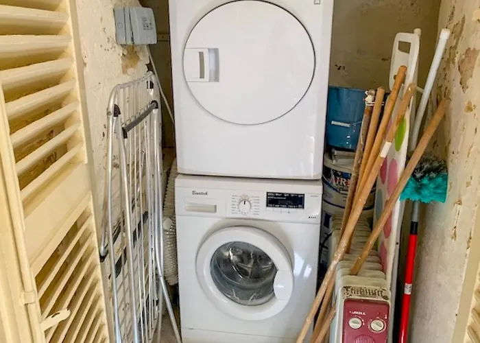 Bougainvillea Breeze & Marina View - Happy *