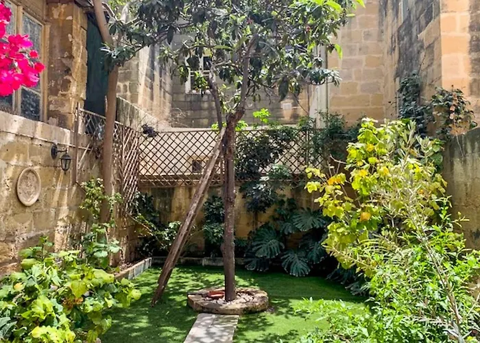 Дом отдыха Bougainvillea Breeze & Marina View - Happy