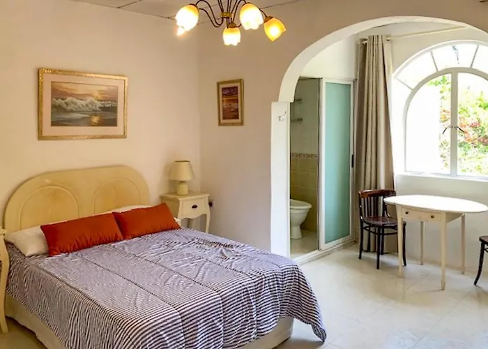 Bougainvillea Breeze & Marina View - Happy Holiday home Cospicua