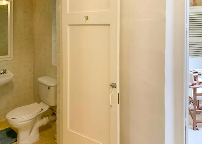 Дом отдыха Bougainvillea Breeze & Marina View - Happy