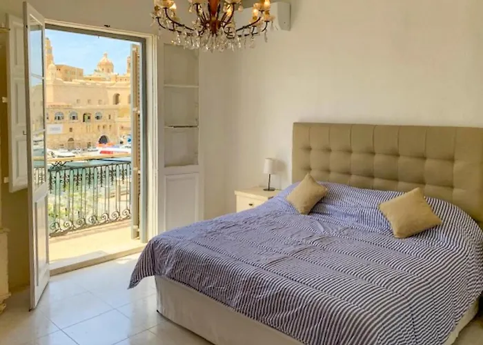 Bougainvillea Breeze & Marina View - Happy