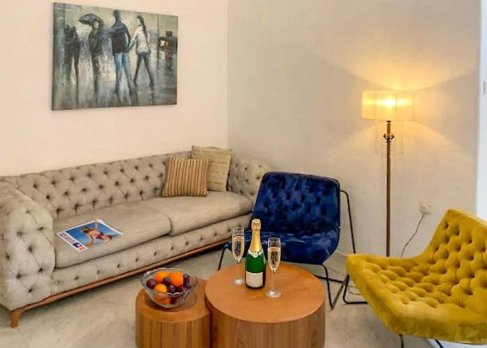 Bougainvillea Breeze & Marina View - Happy * Cospicua